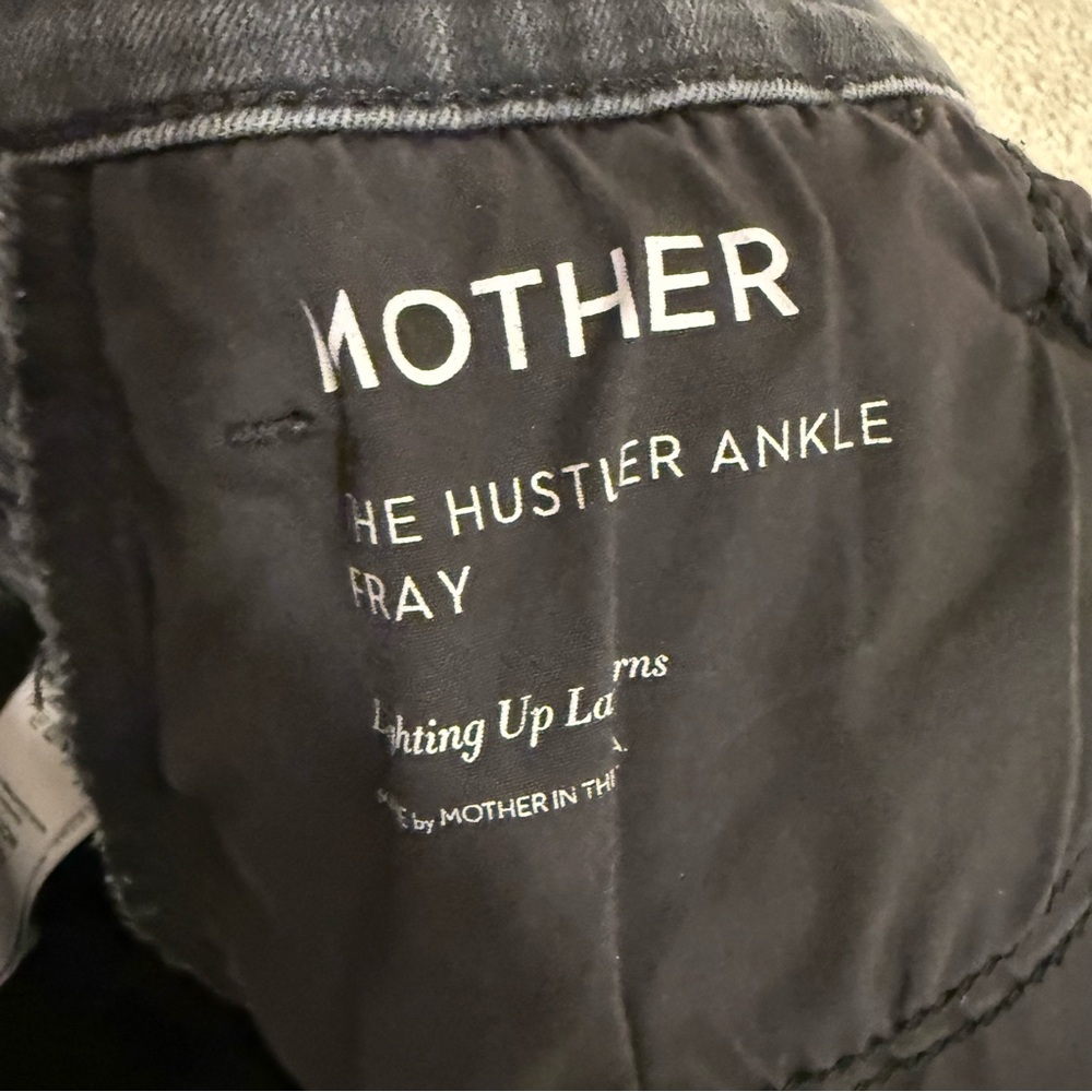 MOTHER The Hustler Ankle Fray Jeans 24 Lighting Up Lanterns Faded Black - Picture 2 of 6